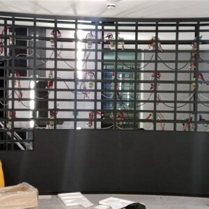 Foto pemasangan modul LED pada videotron